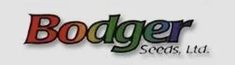 Logo Benary und Logo Bodger Seeds auf grauem Grund, im Hintergrund ein Gebäude