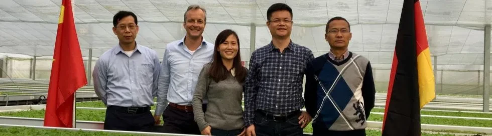 Dr. Matthias Redlefsen mit den chinesischen Partnern von Ican Seed und Jintian Seedling Dr. Matthias Redlefsen mit den chinesischen Partnern von Ican Seed und Jintian Seedling